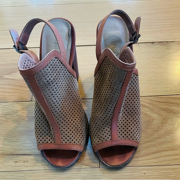 Kelsi Dagger 7.5 Brooklyn KDP Perforated Peep Toe, Back Strap Sandals - Picture 6 of 6